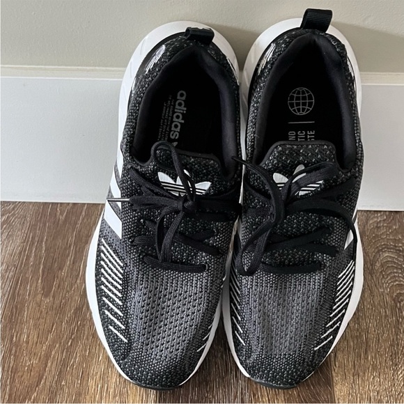 Adidas Women’s Swift Run 22 Shoes GV7971 Size 6 - Picture 2 of 12